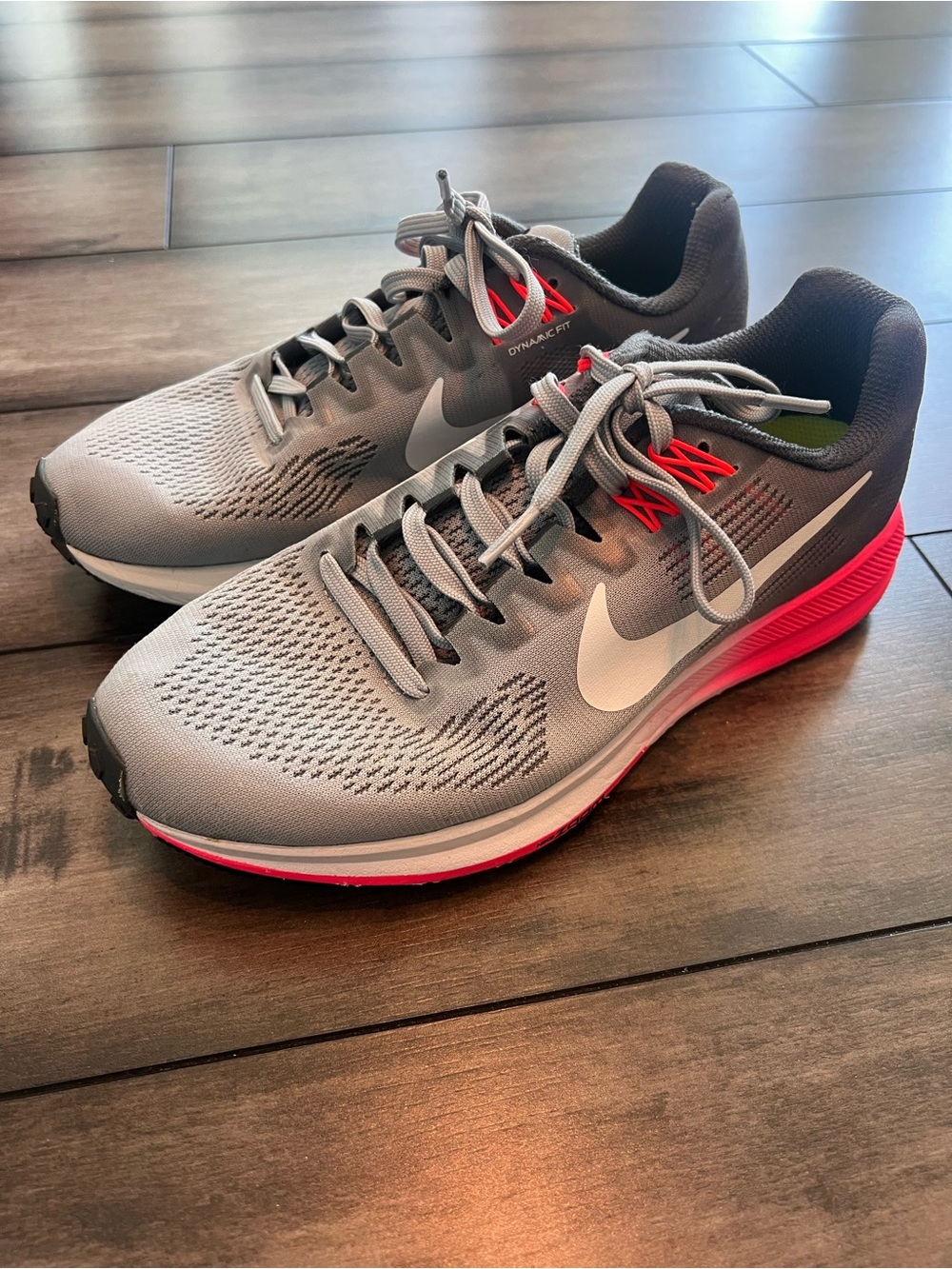 Nike Air Zoom Structure 21 women’s running shoes in a grey and pink colorway 7